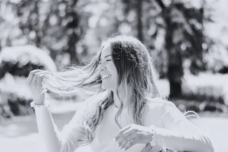 The Quiet Between Poses: What Unguarded Moments Reveal About the People We Photograph
